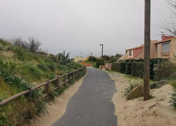 T3 Rénové En Bord De Mer, Parking, Terrasse, Proche Et Commerces, Pour 6 Personnes - Fr-1-607-74