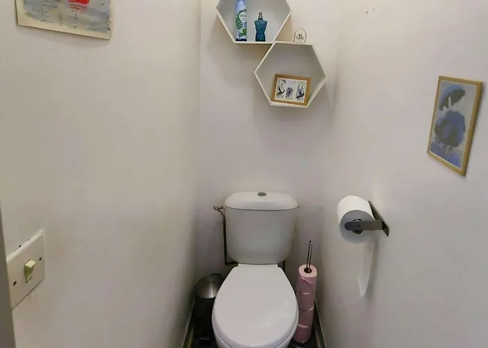 T3 Rénové En Bord De Mer, Parking, Terrasse, Proche Et Commerces, Pour 6 Personnes - Fr-1-607-74 Agde