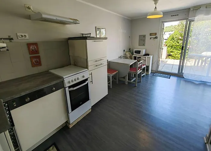 Appartamento T3 Rénové En Bord De Mer, Parking, Terrasse, Proche Et Commerces, Pour 6 Personnes - Fr-1-607-74 *