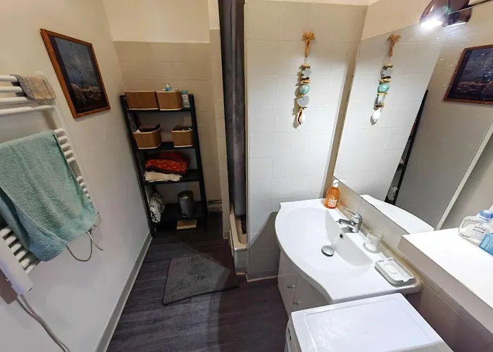 Appartamento T3 Rénové En Bord De Mer, Parking, Terrasse, Proche Et Commerces, Pour 6 Personnes - Fr-1-607-74 Agde